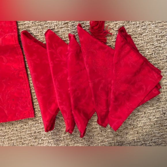 Christmas Holiday Linens Tablecloth Large 57”X101” W/Napkins,Runner, Placemats - Picture 4 of 8